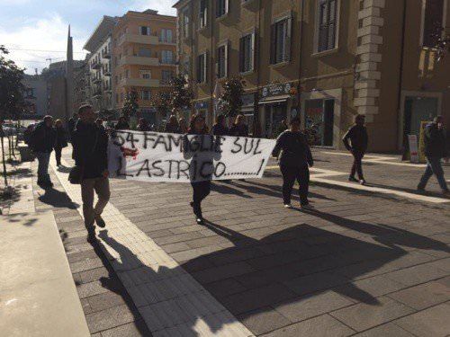 Cup di Cosenza nel caos. Dipendenti in piazza contro il licenziamento