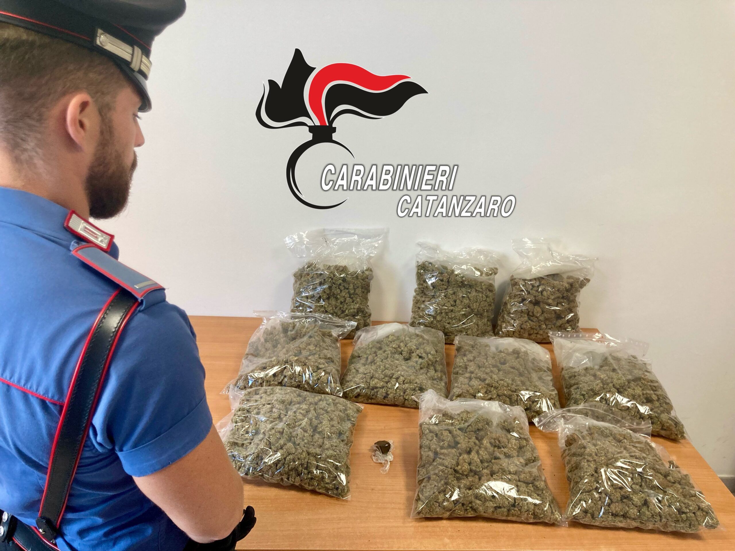 Spaccio di droga a Lamezia, un arresto. In auto con marijuana e hashish