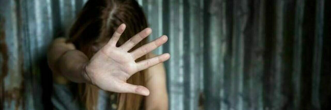 Coppietta di sedicenni aggredita a Latina, la ragazzina stuprata da uno sconosciuto