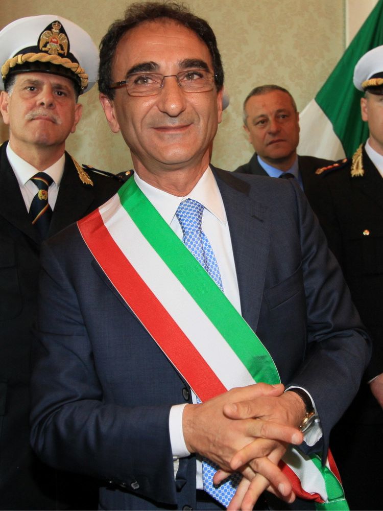 «Scalzo dica subito se sarà candidato al Parlamento»