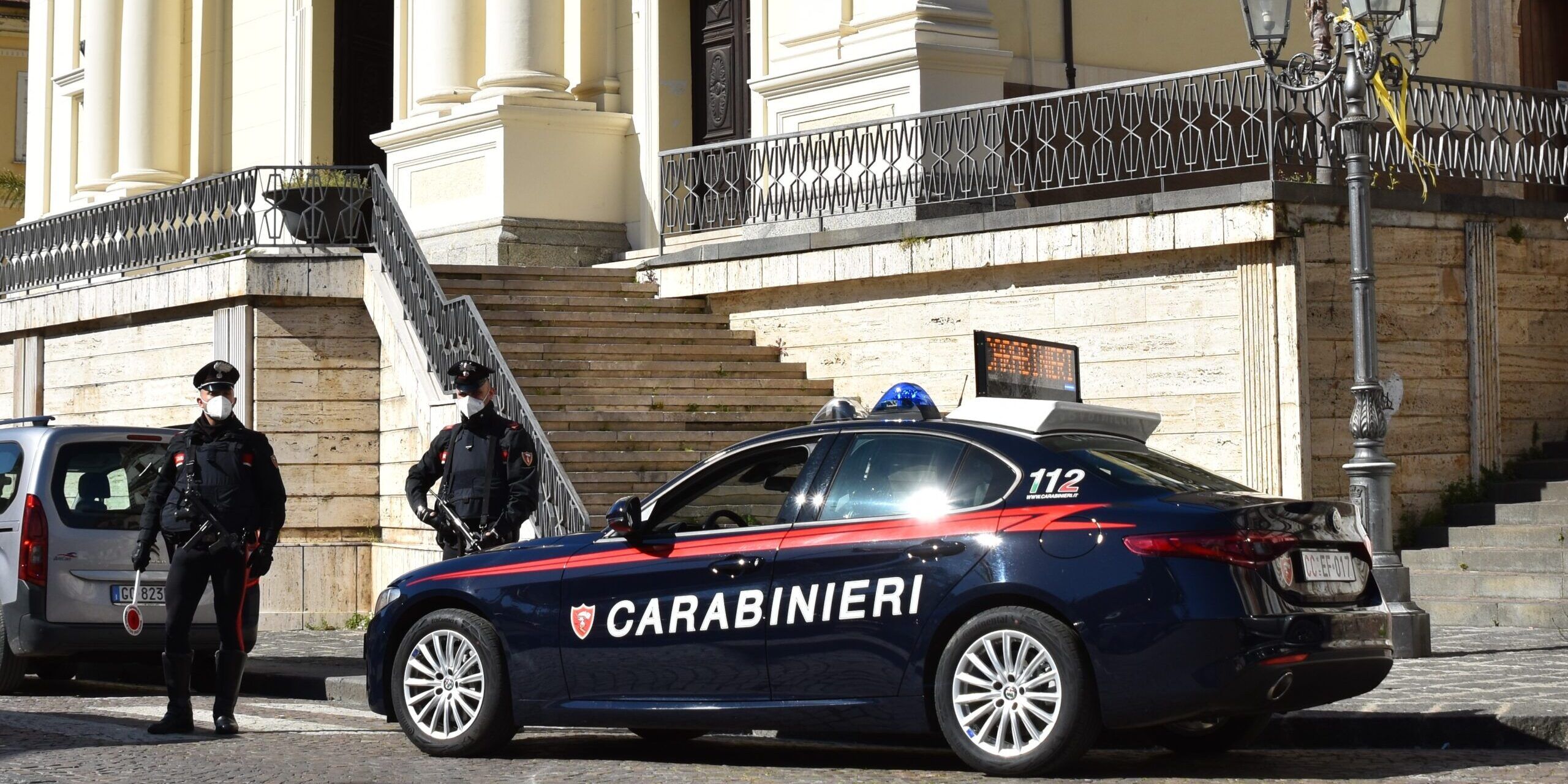 Sorpresi a coltivare 35 piante di marijuana, due arresti a Lamezia Terme
