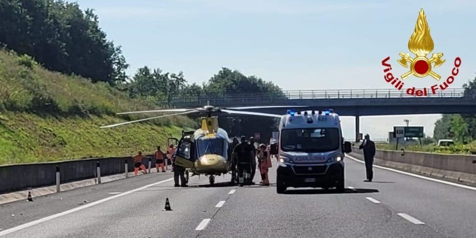 Si schiantano contro un mezzo pesante, tre operai di Crotone gravemente feriti sull’A1