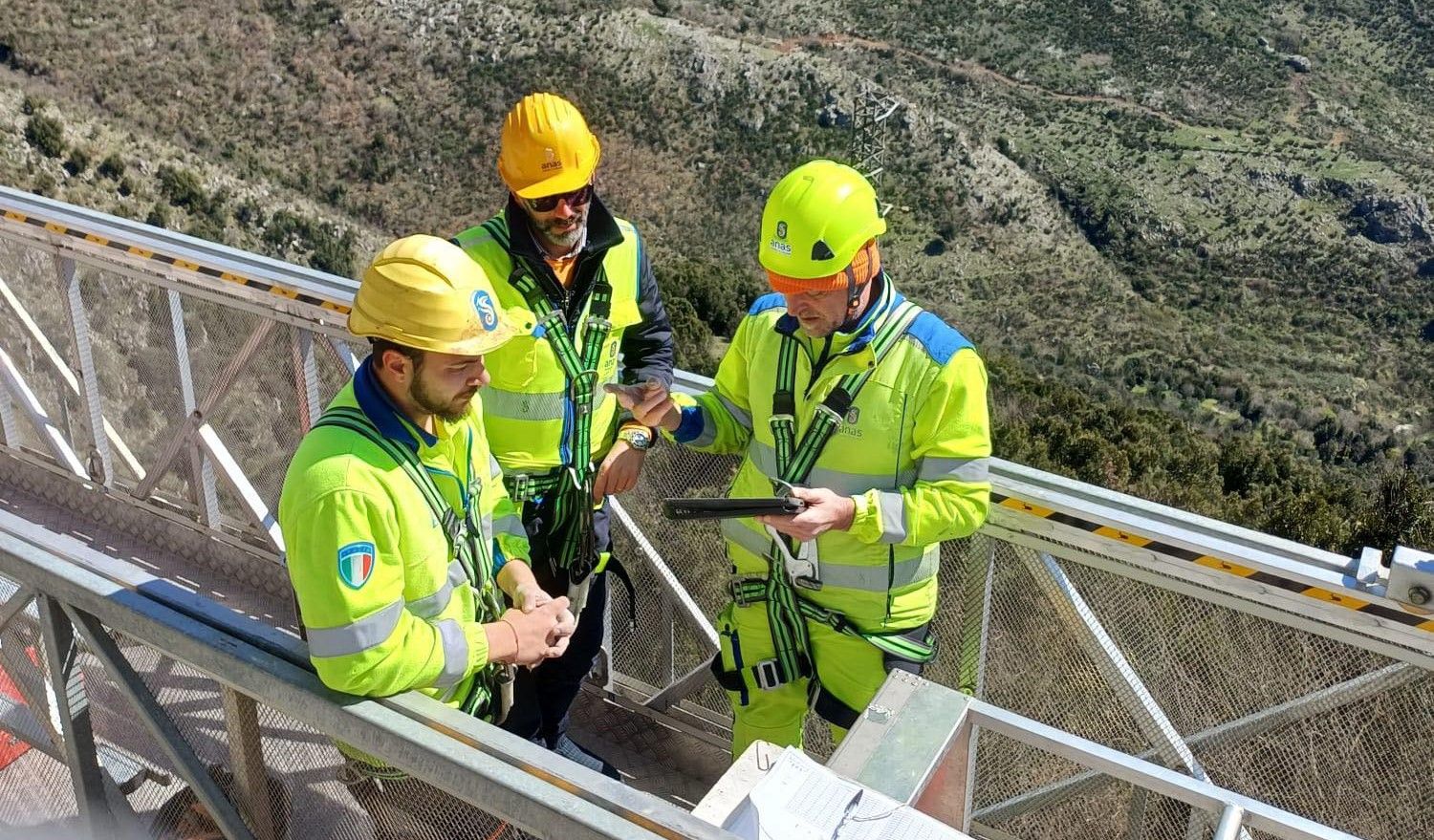 Calabria, le ispezioni di ponti e viadotti di Anas sulla A2 – FOTO