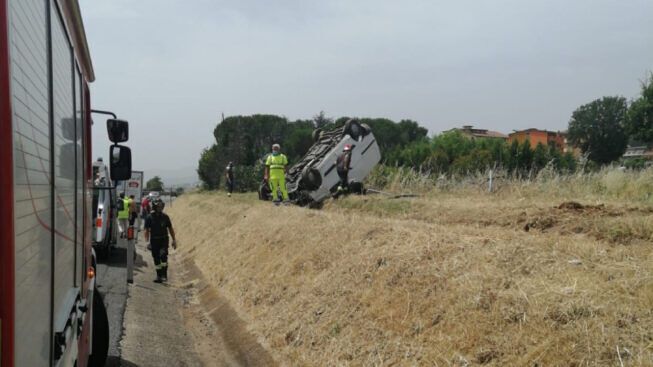 Incidente sulla A2, si ribalta un furgone: conducente elitrasportato all’ospedale