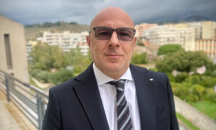 Caro-biglietti, De Cicco denuncia: «Verso la Calabria prezzi fuori controllo»