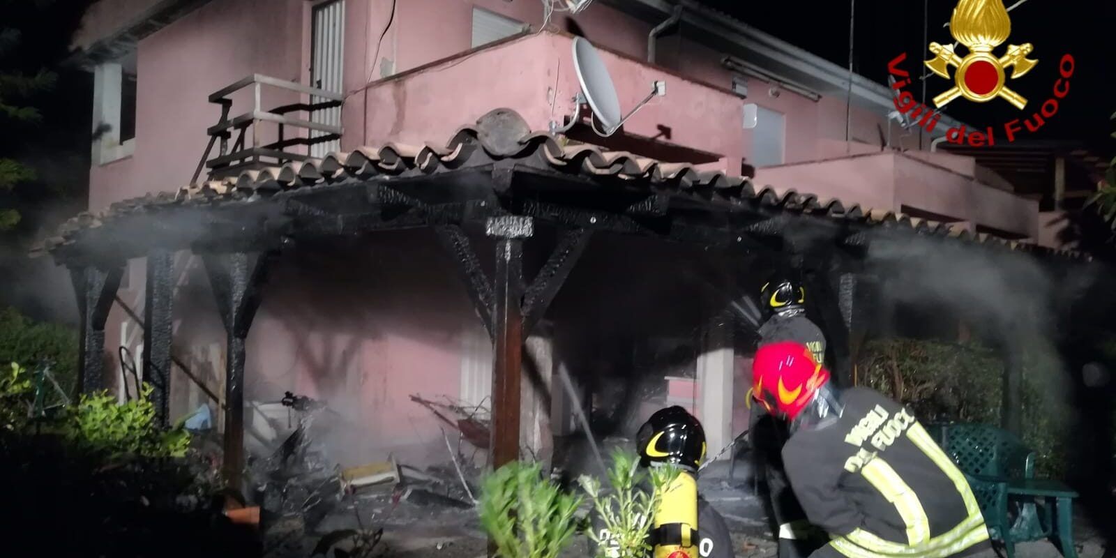 In fiamme un’abitazione a Cariati, indagano i carabinieri