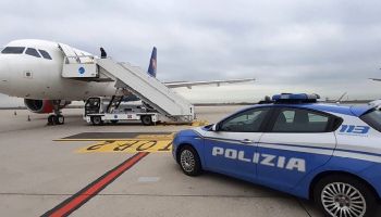 Espulsione eseguita a Crotone: brasiliano rimpatriato e stop al rientro per tre anni