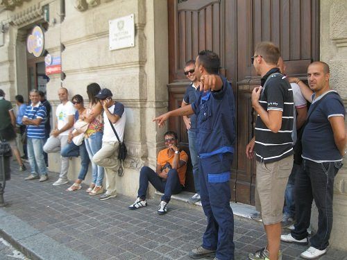 Forestali in piazza ad oltranza