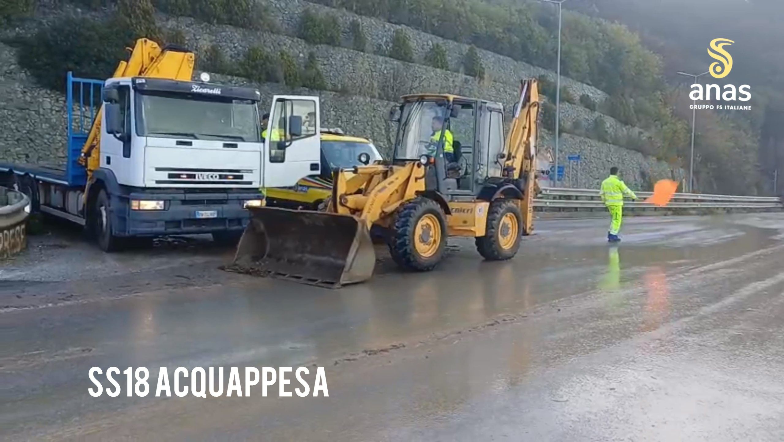 Maltempo in Calabria, Anas al lavoro per liberare le strade dal fango e dai detriti – VIDEO