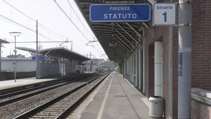 Trovato un cadavere vicino ai binari della stazione a Firenze: è di un 62enne di Reggio Calabria