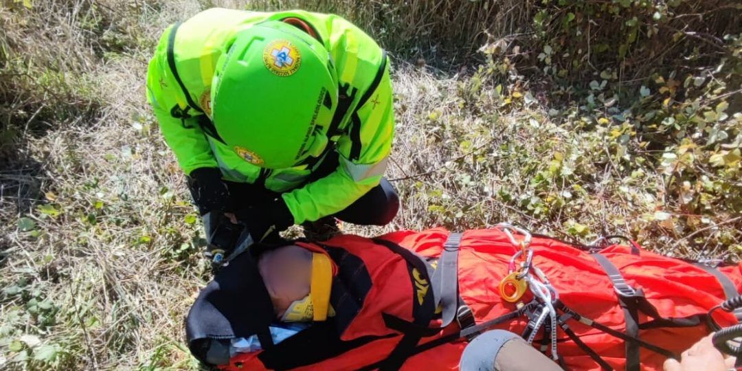 Cade durante un’escursione, anziano soccorso dopo una notte nei boschi del Pollino