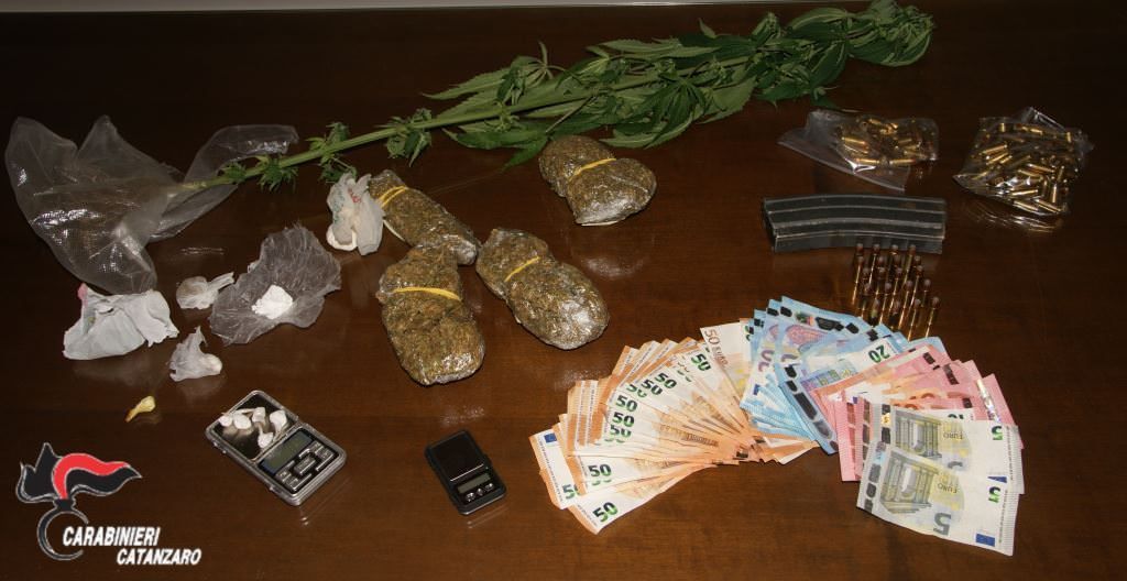 Spaccio di droga, controlli nella zona sud di Catanzaro. Due arresti