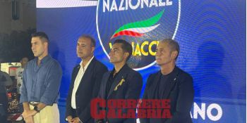 Vannacci a Reggio: «Centrodestra nervoso? Si prendano una camomilla»