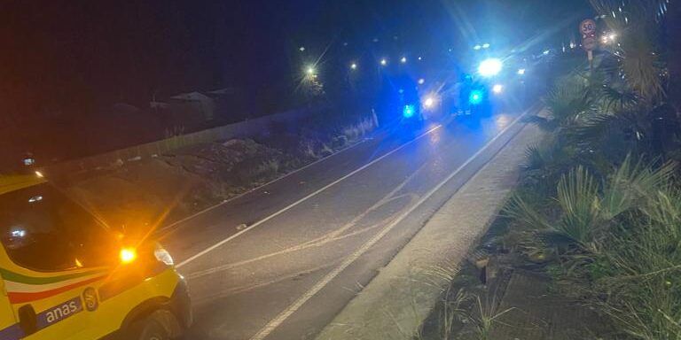 Statale 106, muore investita una 31enne a Calopezzati. Si sarebbe lanciata contro un’auto
