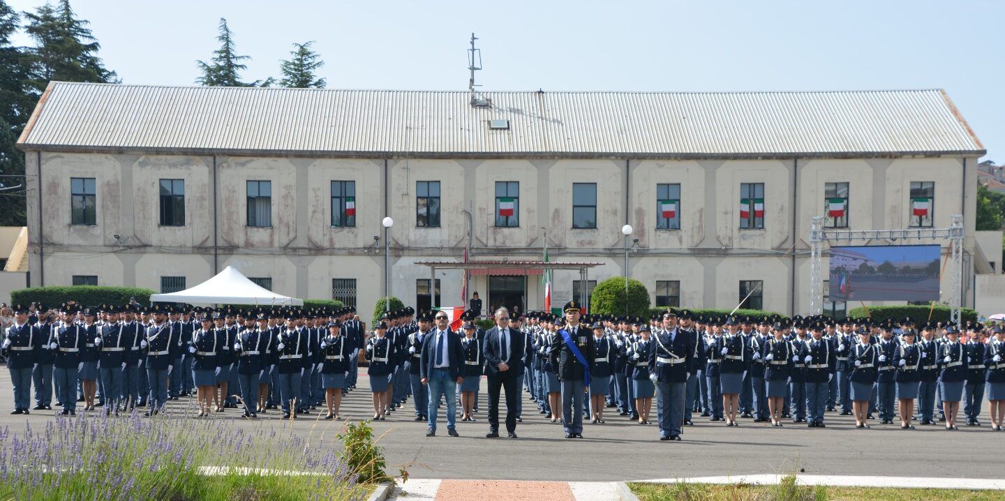 Allievi agenti di polizia, in 187 prestano giuramento alla Scuola Campagna di Vibo Valentia