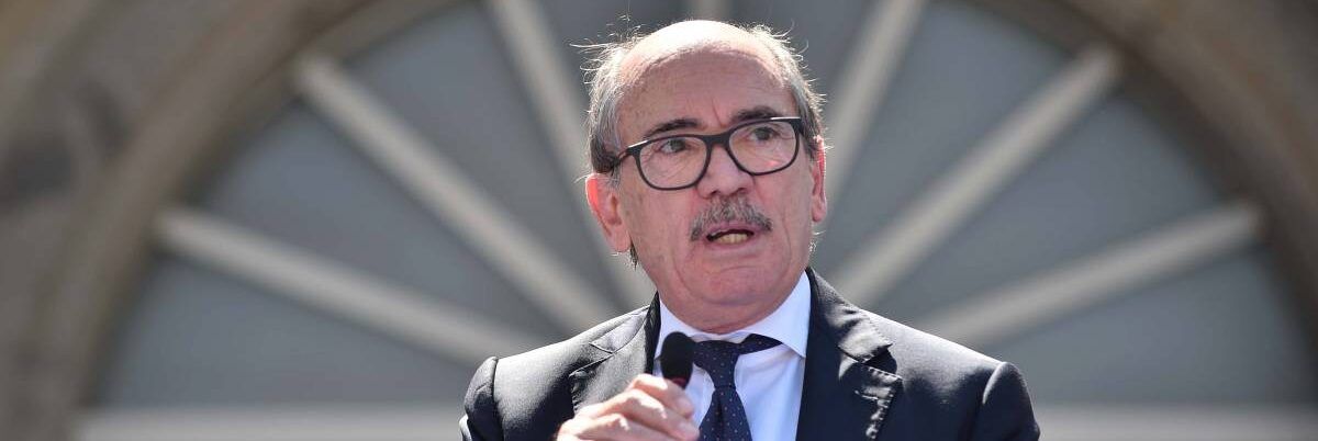 ‘Ndrangheta, De Raho: «E’ invisibile, ricicla sacchi di denaro»