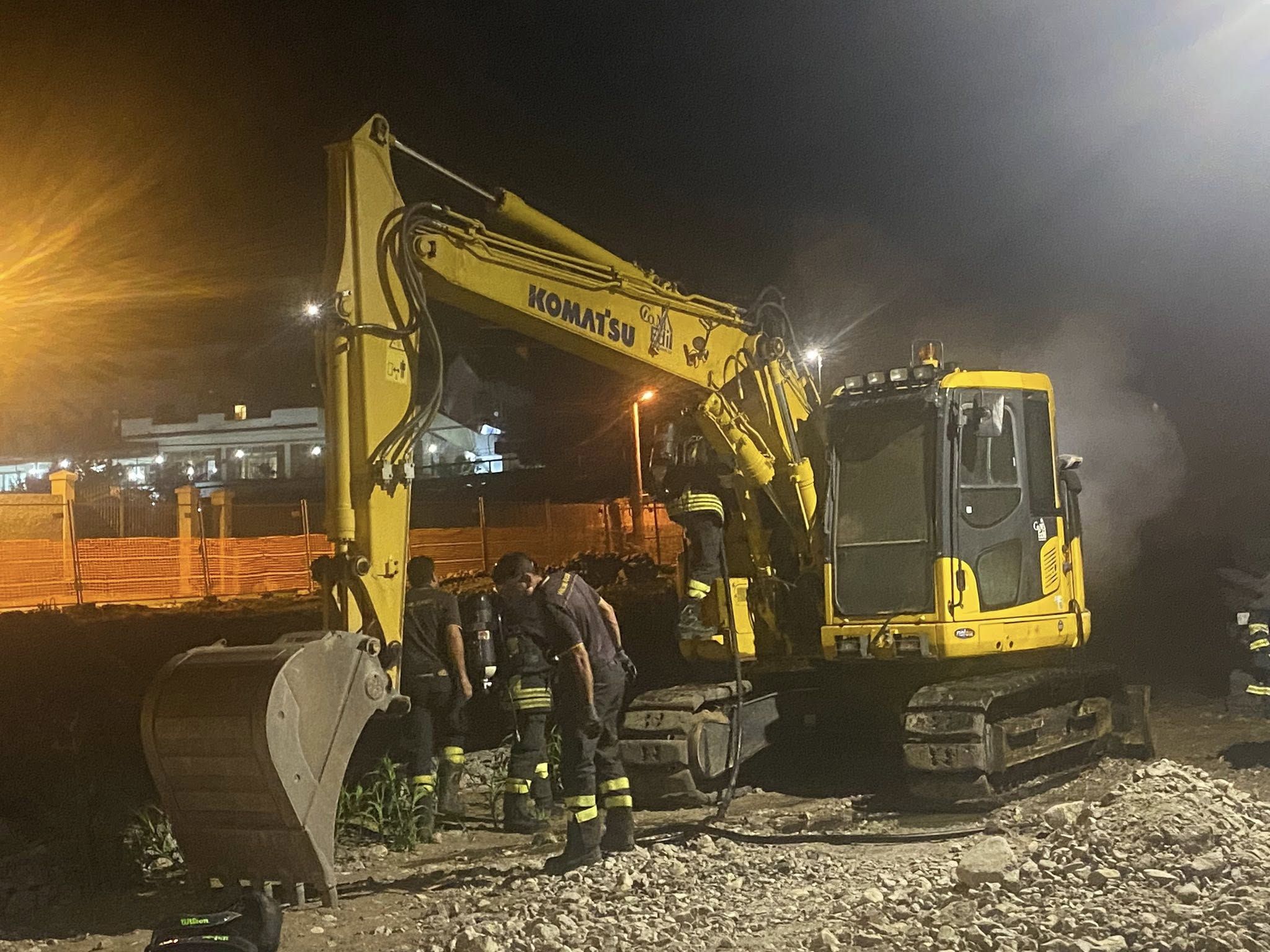 Villa San Giovanni, incendiato un escavatore nel cantiere del torrente Santa Trada