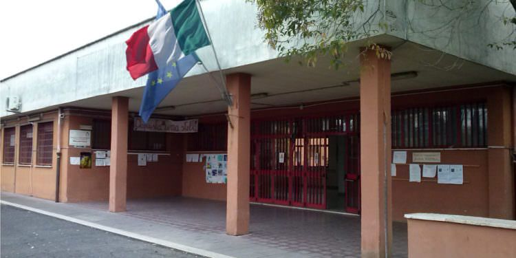 Covid, insegnante positiva: lezioni sospese in due istituti a Isola Capo Rizzuto