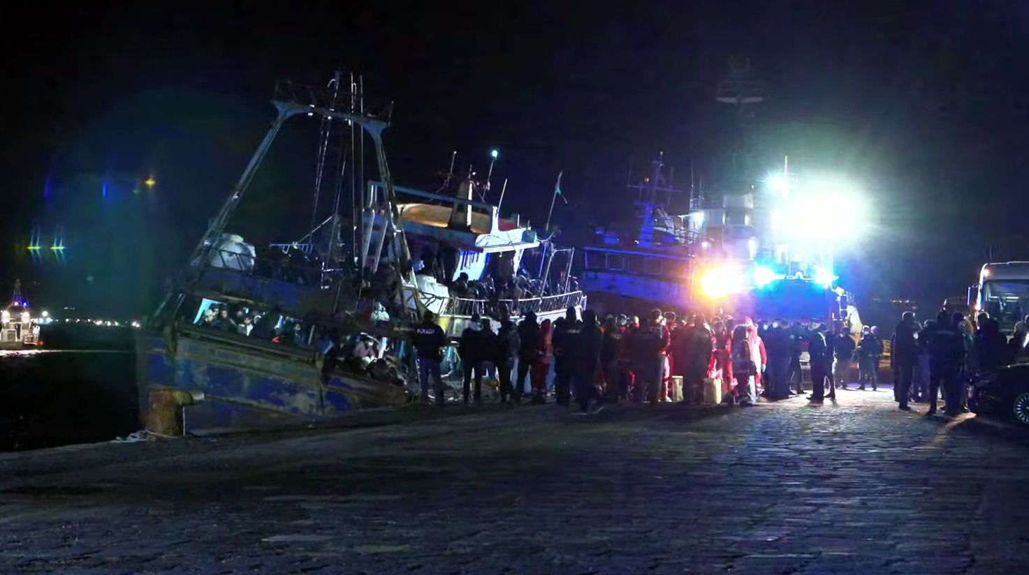 Soccorsi al largo della Calabria: più di mille i migranti arrivati a Crotone e Reggio – FOTO E VIDEO