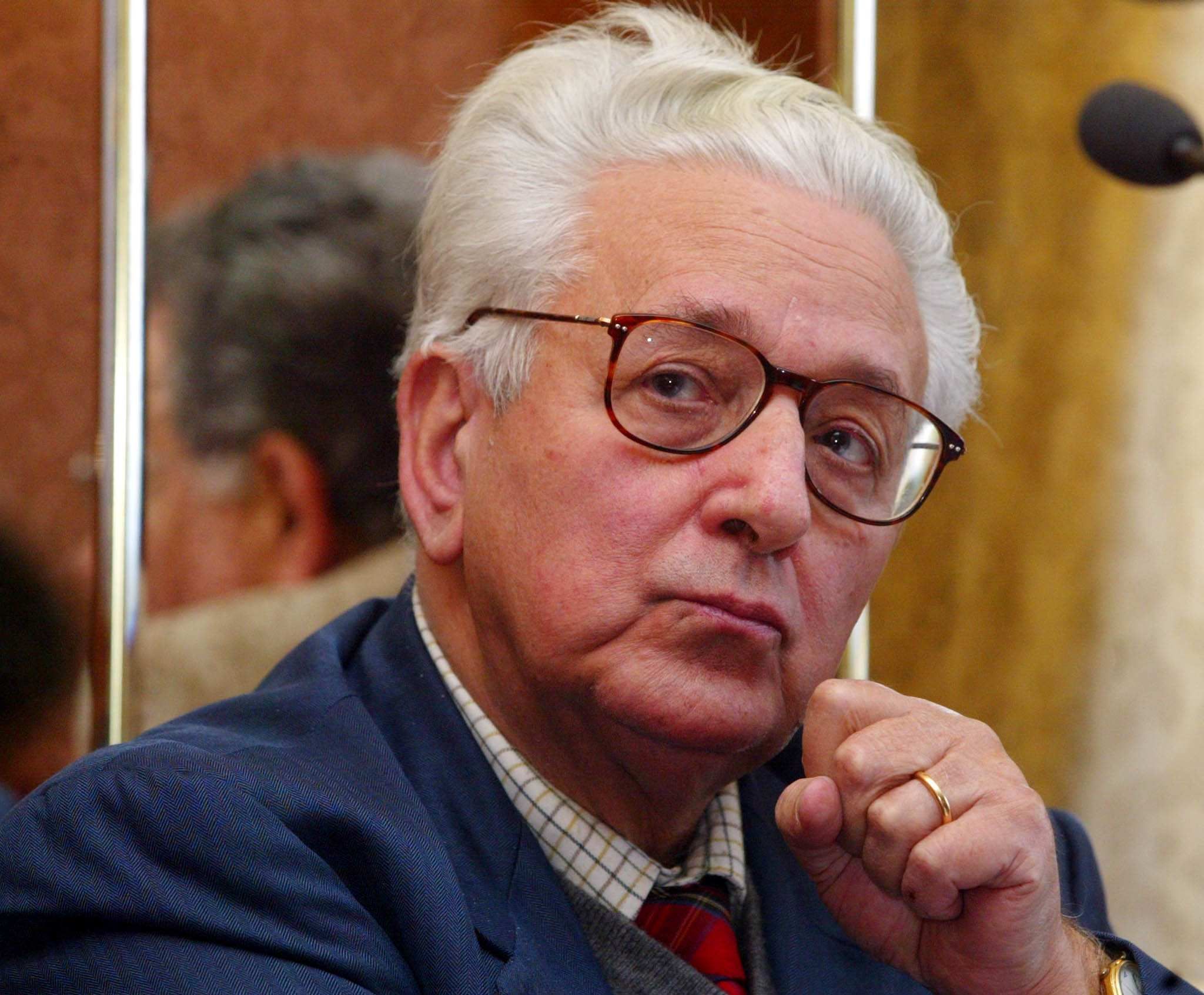 Cardinale, il Pd: inaccettabile intitolare una strada a Rauti