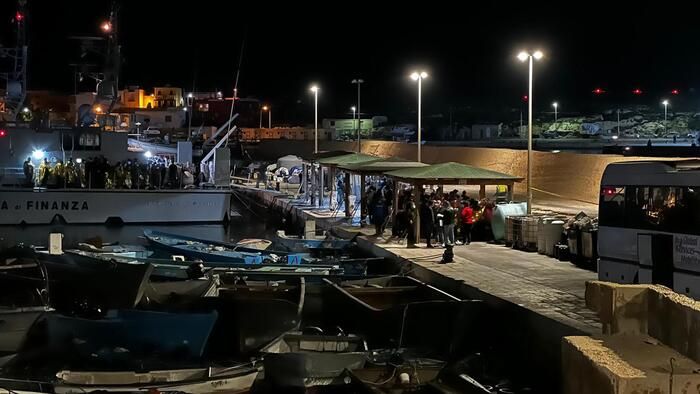 Migranti, il cadavere di un bimbo portato a Lampedusa