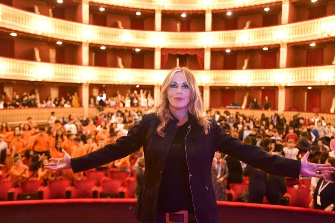 «Ecco il lato oscuro del web», la lezione con cui la criminologa Bruzzone conquista la platea degli studenti