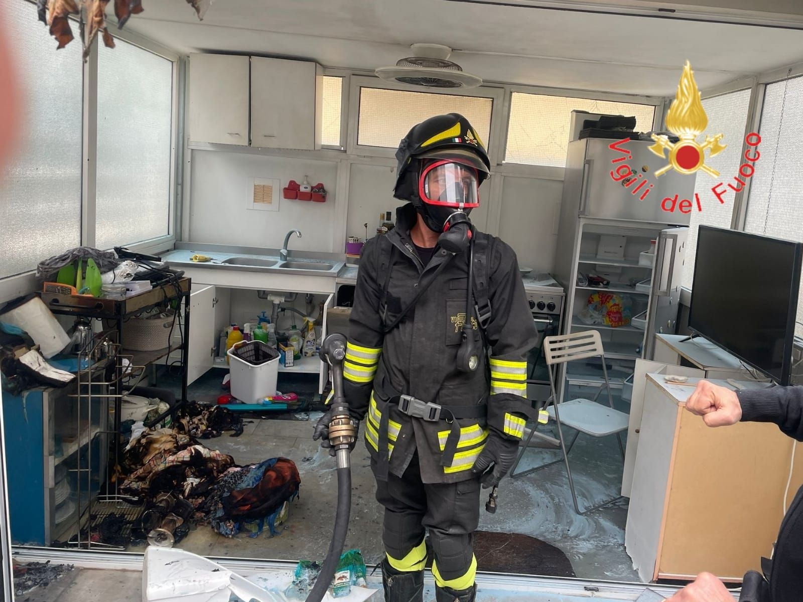 Fiamme dopo una fuga di gas a Sellia Marina, due persone ustionate