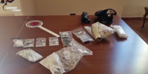 Cosenza, beccato con hashish e cocaina: 39enne in arresto