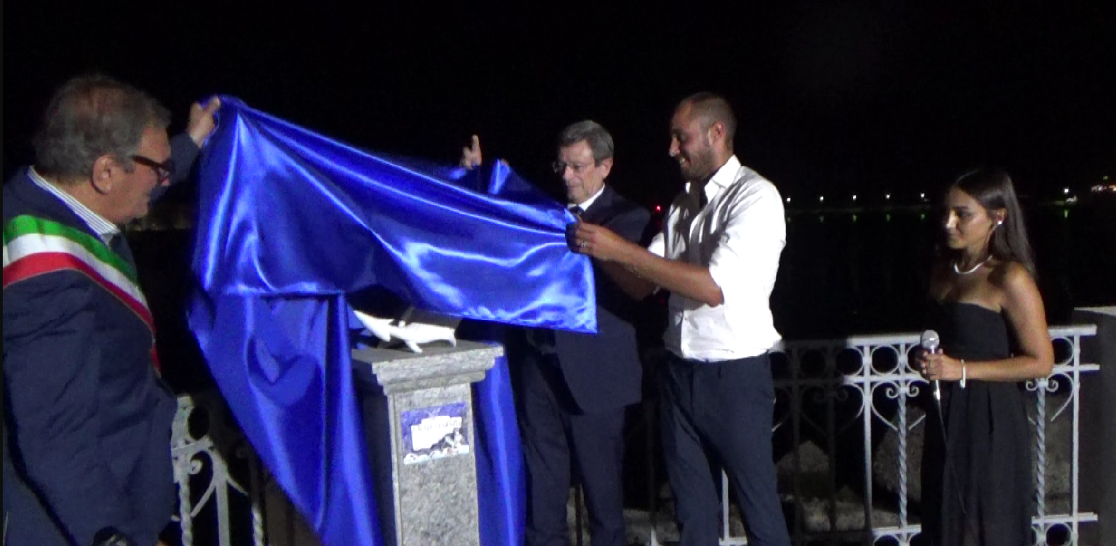 A Vibo Marina inaugurata una stele in memoria di Natale De Grazia: «Ha difeso strenuamente il nostro mare» – FOTO