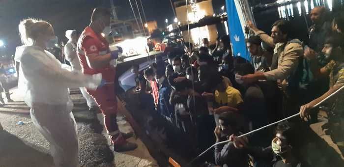 Gli sbarchi proseguono sullo Jonio. In 62 al porto di Crotone