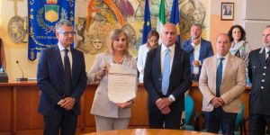 Cosenza, il Consiglio comunale conferisce la cittadinanza onoraria al prefetto Vittoria Ciaramella