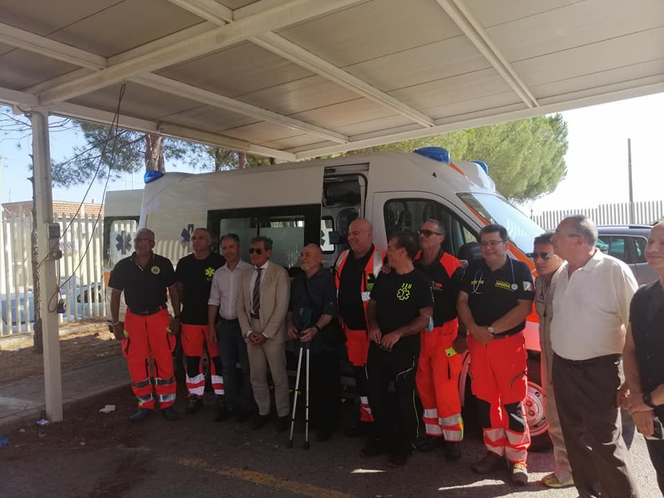 Un 90enne di Africo dona un'ambulanza all'ospedale di Locri