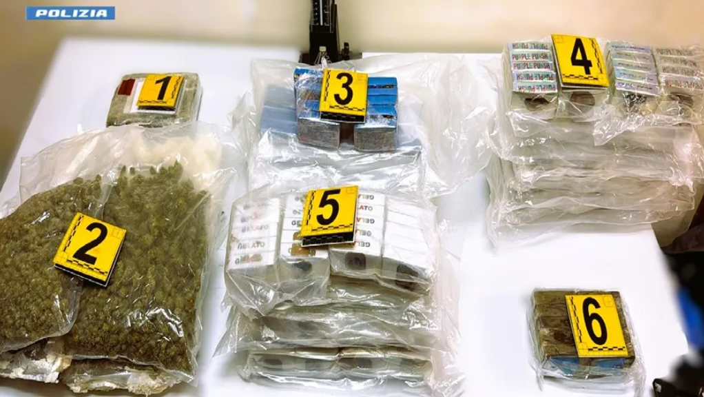 In auto con 30 chili di droga da Roma in Sicilia: arrestata