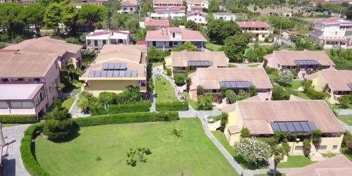 Più di trent’anni sotto il giogo del clan Mannolo. La storia del resort di Sellia Marina