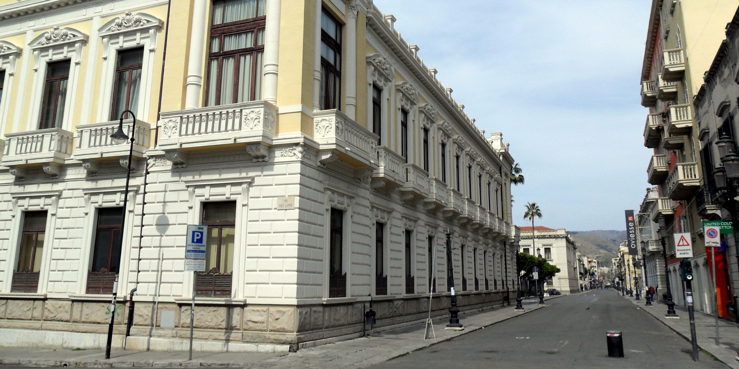 I sindaci della città metropolitana contro Spirlì: «Riapra le scuole»