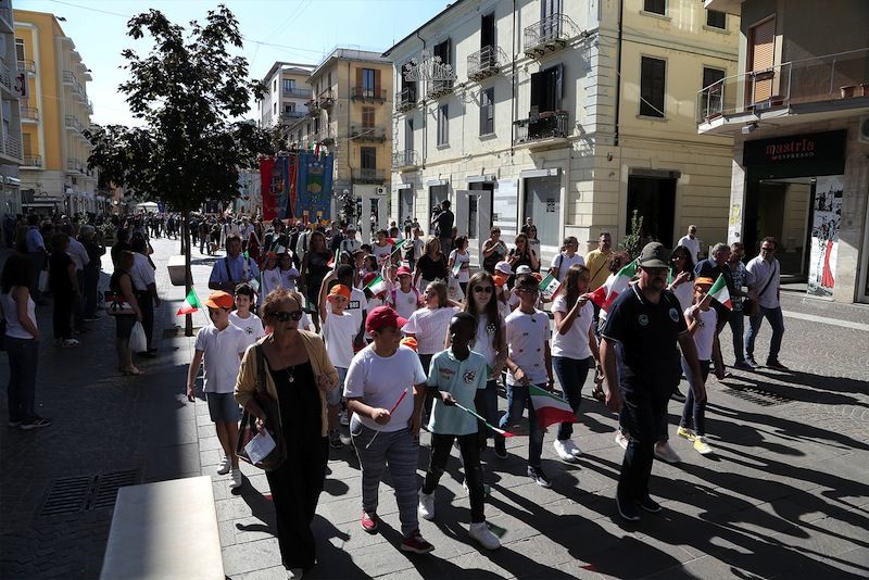 Il cuore di Cosenza batte per gli alpini: un forte abbraccio tra festa e impegno