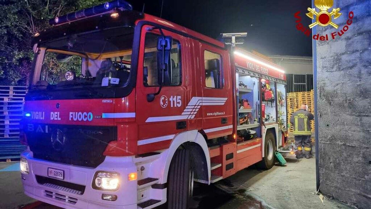 Acquappesa, incendiate due auto sul lungomare. Non si esclude l’origine dolosa