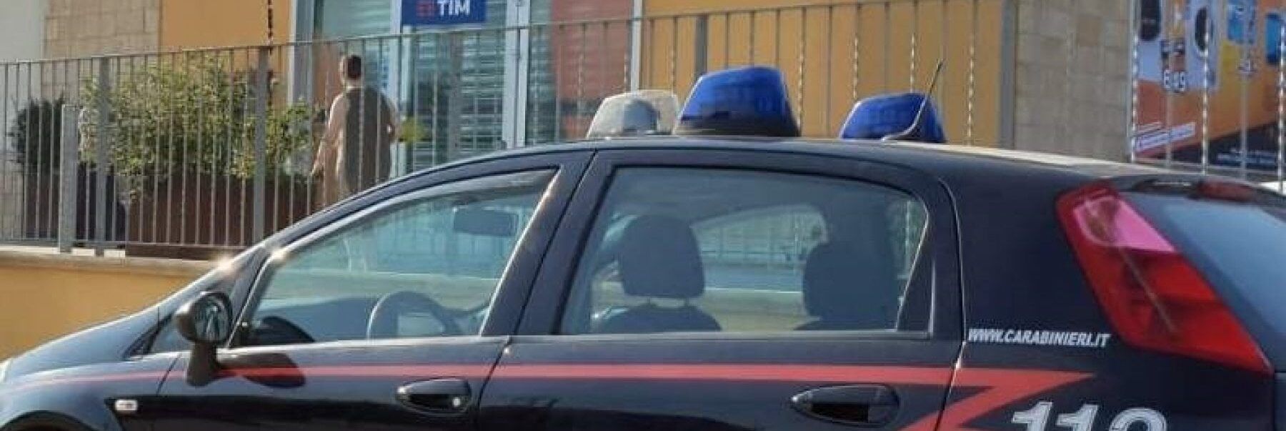 Uccide a martellate un commerciante e ne ferisce un altro, fermato