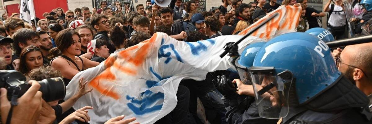 Contestazioni a Meloni, scontri a Torino