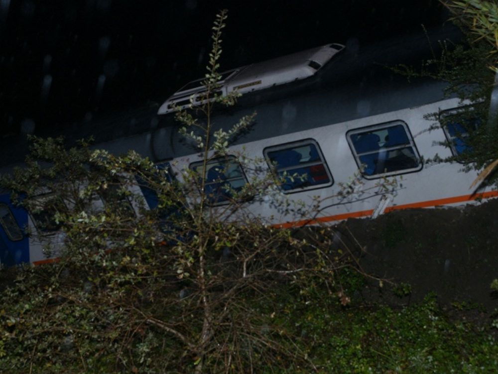 Treno deragliato, carabinieri acquisiscono atti