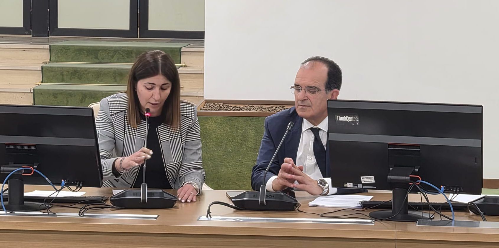 «Quasi un milione l’anno per figure senza reali responsabilità»