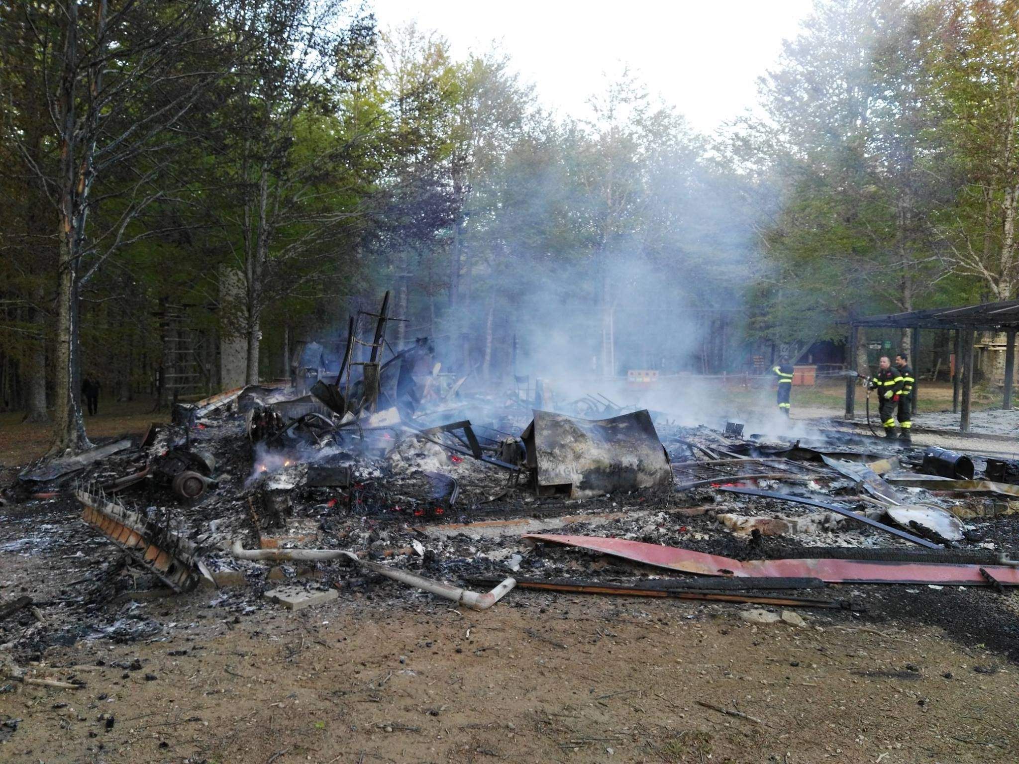 Incendio in un parco avventura nel Catanzarese, ingenti i danni