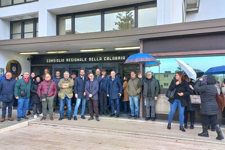 Tirocinanti in attesa di stabilizzazione, sit-in a Palazzo Campanella