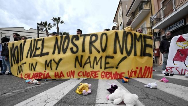 «Insabbiamenti da Italia e Frontex su Cutro». L’accusa da un’inchiesta giornalistica internazionale