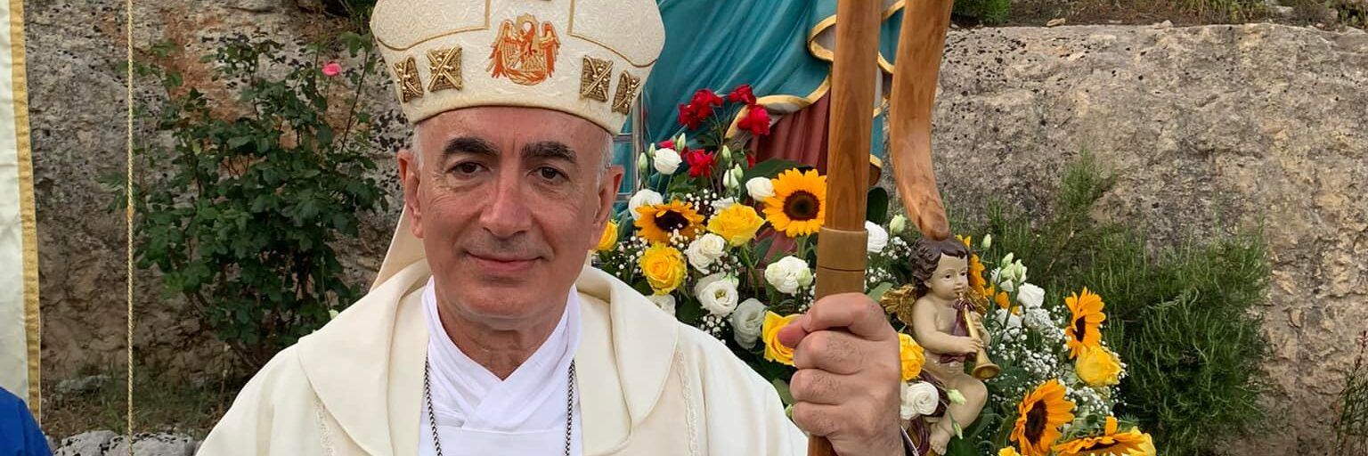 L’omelia del vescovo con le canzoni di Sanremo: «Tifavo Brunori»