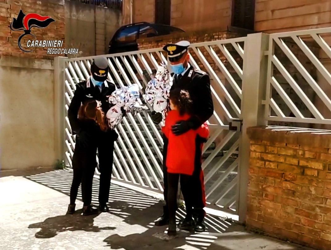 Reggio, dalla Scuola allievi carabinieri 600 uova pasquali per bimbi ricoverati e i poveri