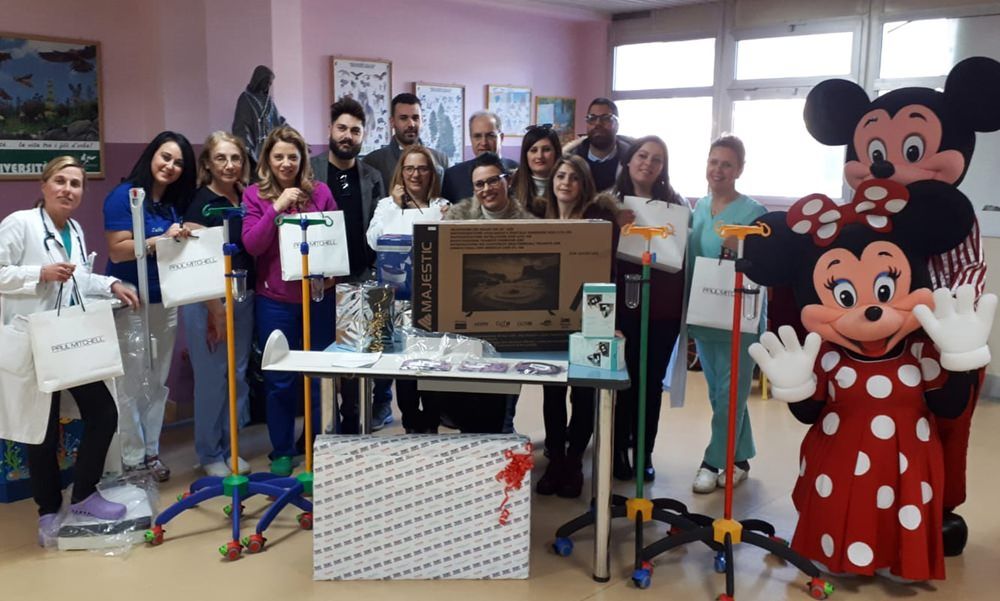 Lamezia, al reparto di pediatria consegnati i doni di una raccolta fondi
