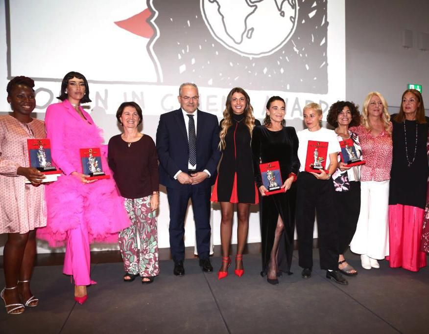 Affidato realizza premi per il “Women in Cinema Award” e il “Women for Women Against Violence”