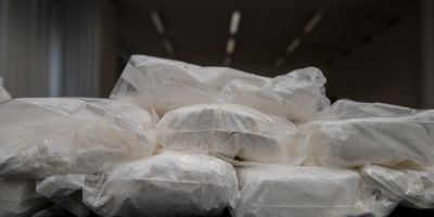 «Mi serve un pacco di Bianca». Dalla Puglia alla Locride per un chilo di cocaina: il viaggio della droga nelle chat