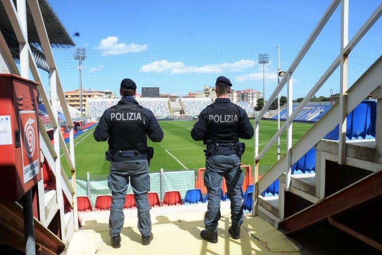 Aggressione ai calciatori del Crotone, denunciati 7 ultras